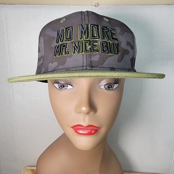 Six Flags Looney Tunes Grey Camo Snap Back Hat w/ Embroidered Taz - Picture 2 of 7